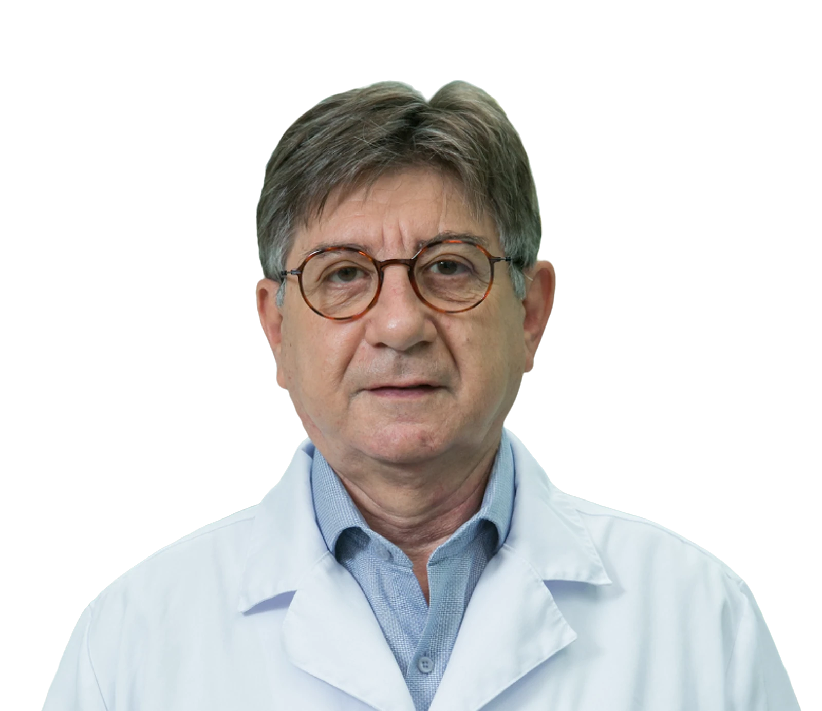 Dr. Edmundo Kreisner, de jaleco branco e óculos redondos, diante de uma treliça clara com jardim ao fundo